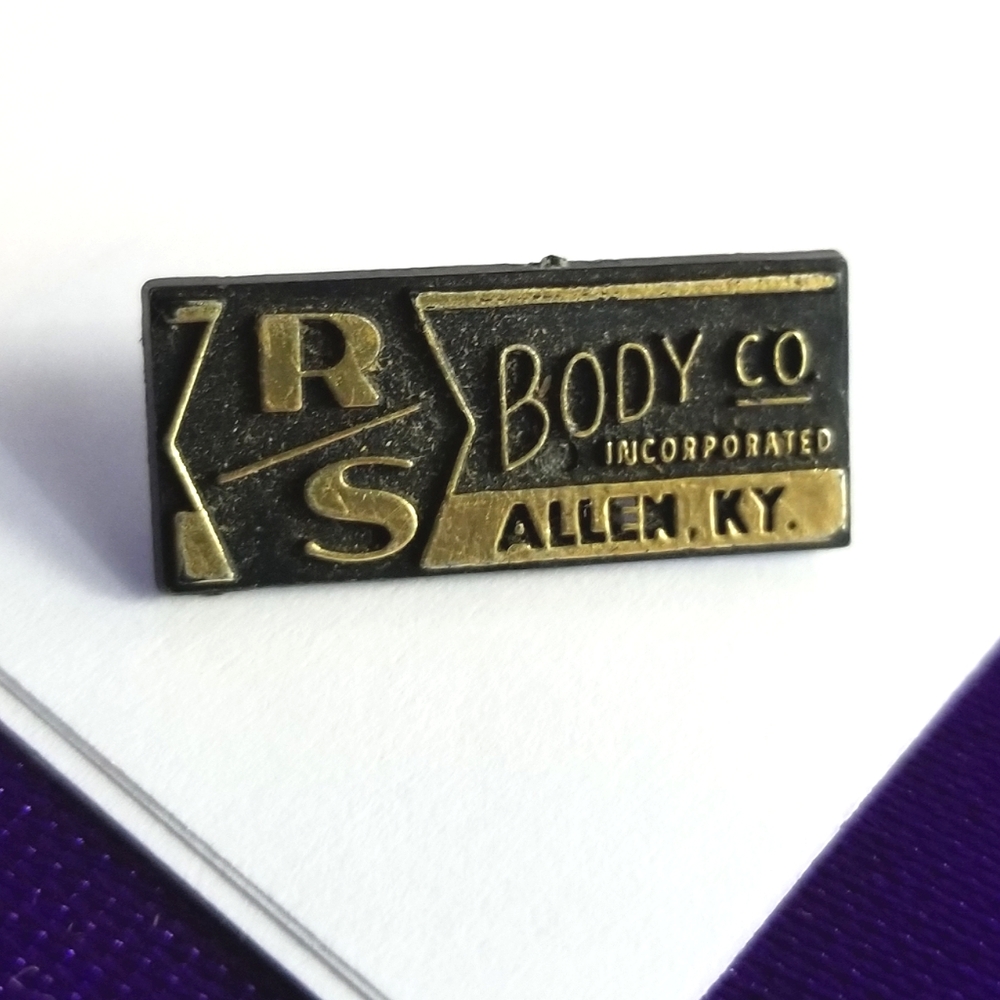Vintage R/S Body Co. Inc lapel pin brooch brown gold Godwin truck Allen KY